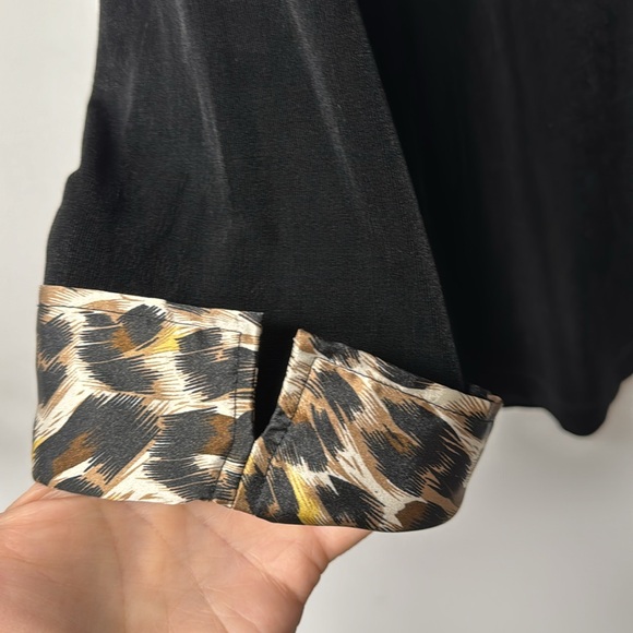 Chicos Travelers Womens XL Black Animal Print Trim Liquid Stretch Knit Top work - Picture 3 of 8